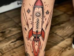火箭纹身图案：冲破地心引力，向更远的星去