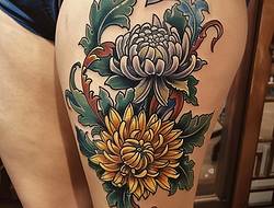 菊花纹身图案：秋霜里盛开的君子之骨