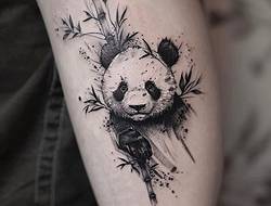 熊猫纹身图案：黑白之间，藏着最温柔的乡愁